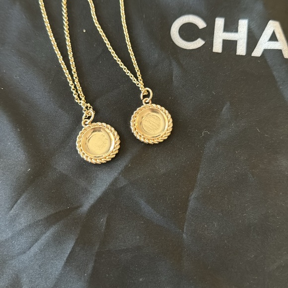 💛Authentic Designer Zipper Pull💛 - Picture 5 of 5